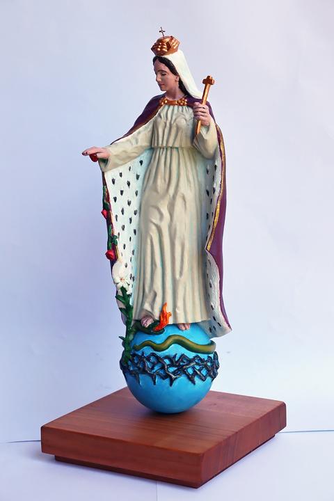 001_Vilag_Gyozelmes_Kiralynoje_kisplasztika_-_Olah_Katalin_Kinga_IMG_4707.jpg