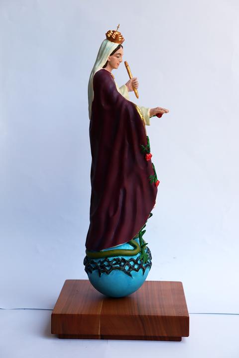 001_Vilag_Gyozelmes_Kiralynoje_kisplasztika_-_Olah_Katalin_Kinga_IMG_4719.jpg