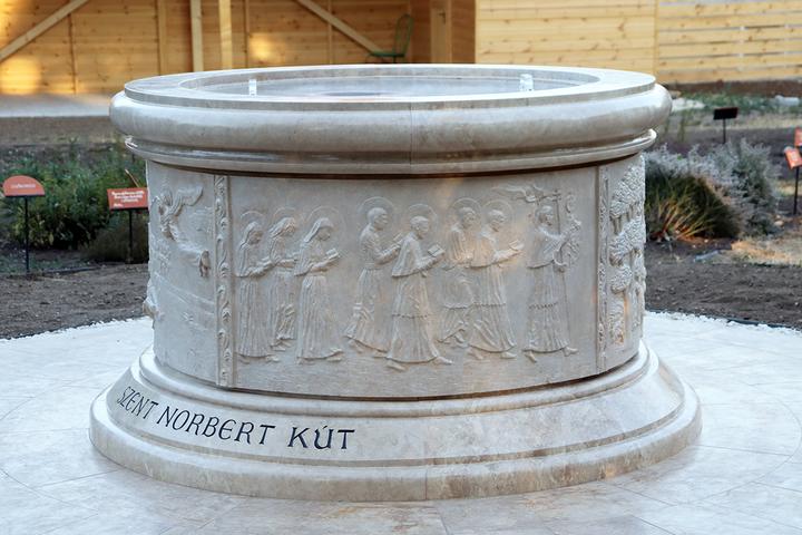 007_Szent_Norbert_kut_Zsambek_2022._IMG_0609_02.jpg